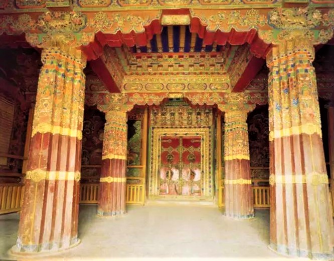 Portal del Palacio Blanco.jpg