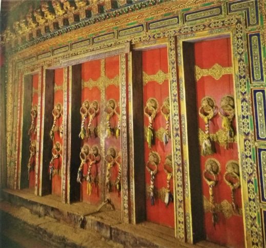 Puerta V Dalai Lama.jpg