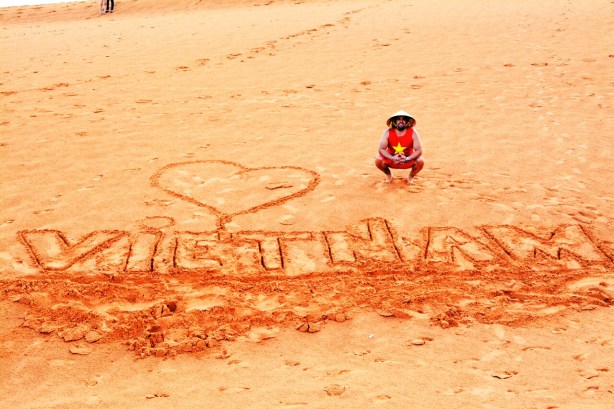 Alain Piñeiro. Viajes en Chancletas. Vietnam..jpg